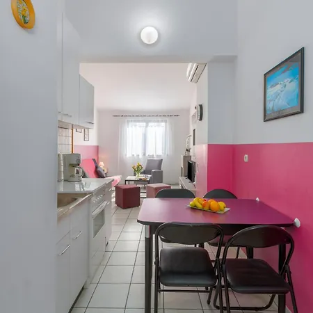 Zlata With Beautiful View 포레치