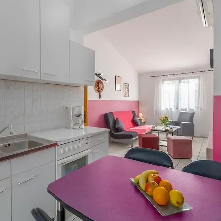 Zlata With Beautiful View Пореч